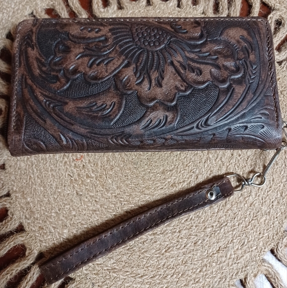 New Tooled Sunflower Brown Leather Wristlet Wallet 7.5" - Picture 2 of 10